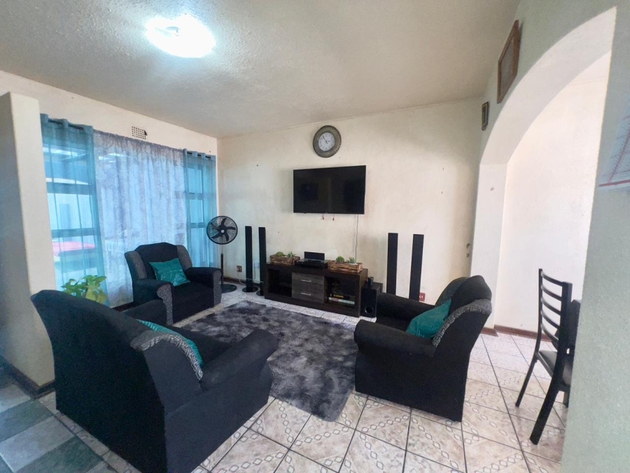 4 Bedroom Property for Sale in Grassy Park Western Cape
